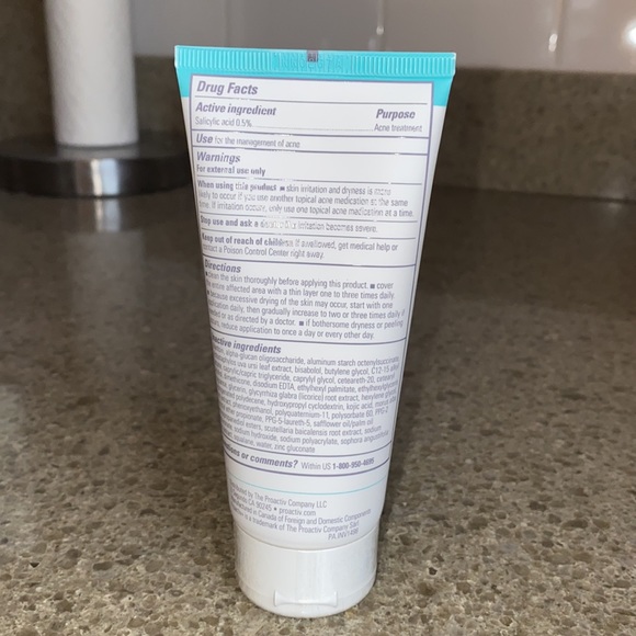 Proactiv complexion perfecting hydrator - Picture 2 of 5